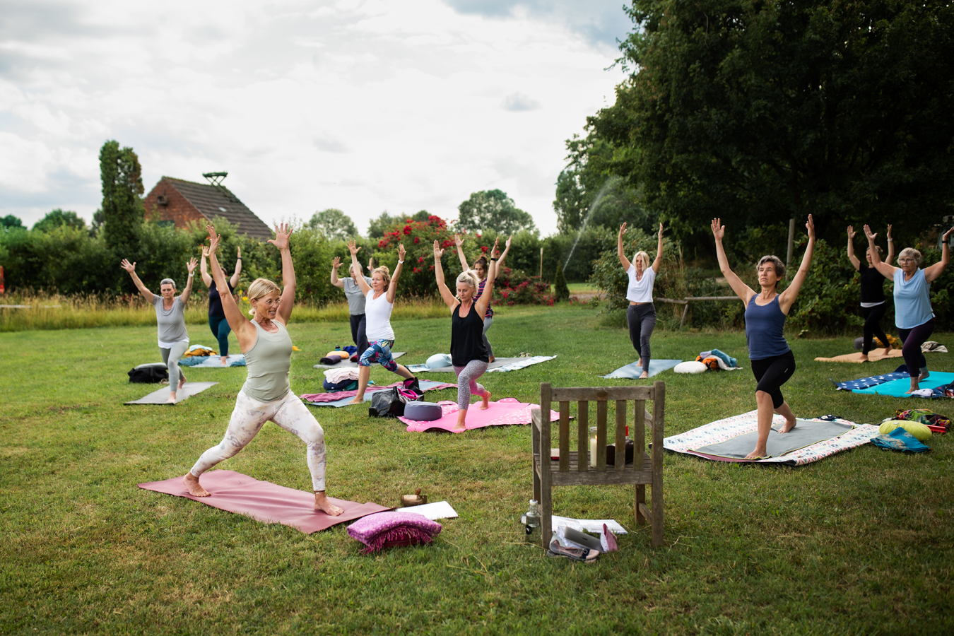 Outdoor-Yoga Event zum Weltyogatag 2024   - für den inneren und äußeren Frieden -
