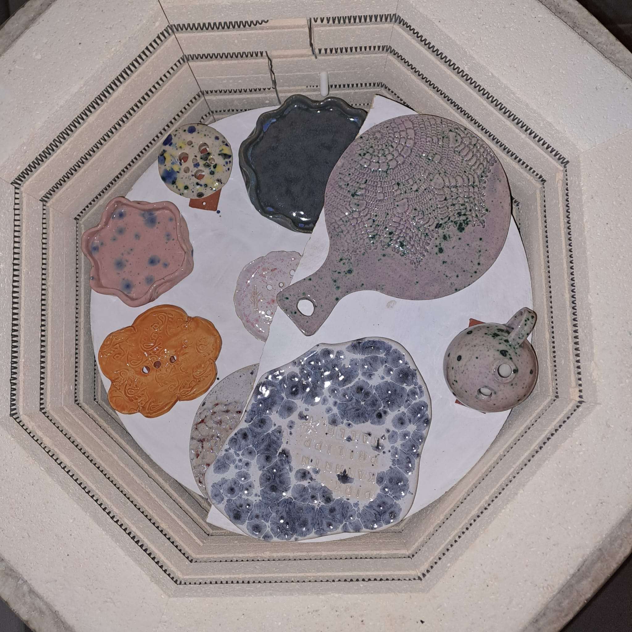 Glasieren der Keramikwerke aus dem Kurs Lust auf Ton!?