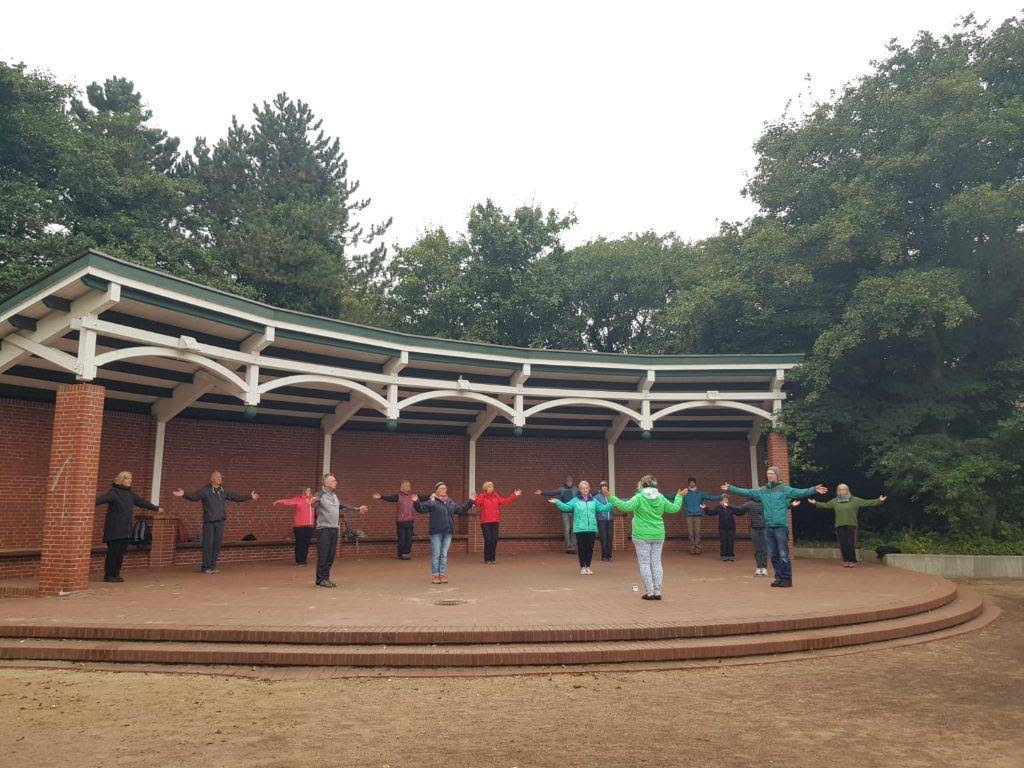 Qigong Präventionskurs- die 18 Harmoniefiguren auf dem Neuhollandshof